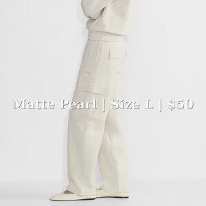 Aritzia Cozy Sweatfleece Mega Cargo™ Sweatpant – Matte Pearl – Size L